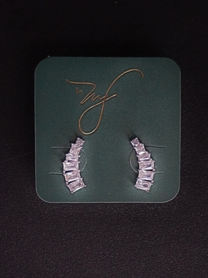 Imagem Do Brinco Ear Cuff Cristal No Banho De Prata 925, Com Pedras De Cristal E Design Curvado.