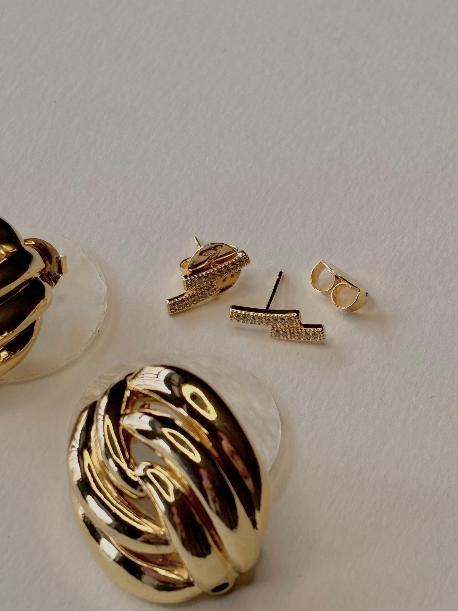 Brinco 2 Linhas Cravejadas | Ouro - Imagem 2