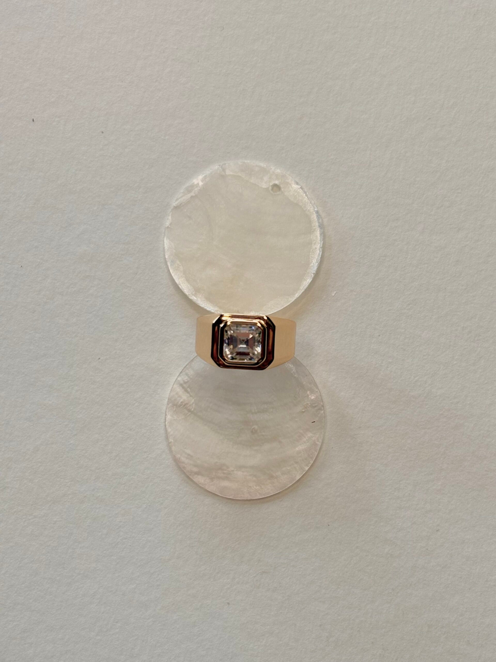 Anel Dedinho Quadrado Moissanite | Prata 925 com Banho de Ouro - Imagem 3