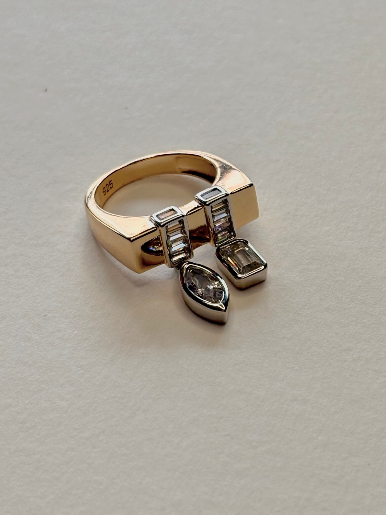 Anel Duas Fileiras Baguetadas | Prata 925 com Banho de Ouro - Imagem 4