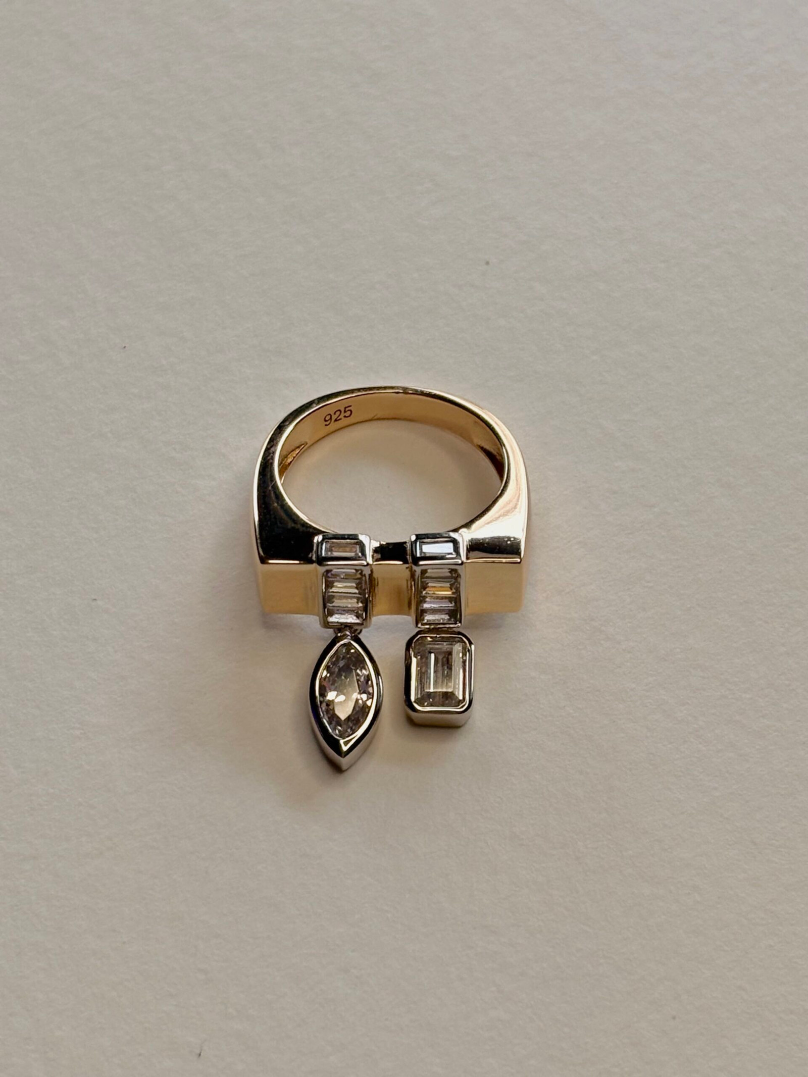 Anel Duas Fileiras Baguetadas | Prata 925 com Banho de Ouro - Imagem 3